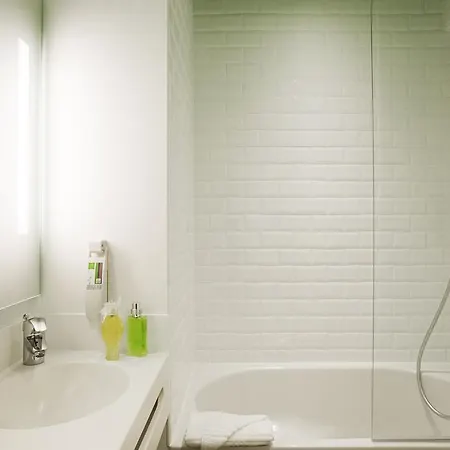 Ibis Styles Buttes Chaumont Parigi