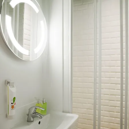 Ibis Styles Buttes Chaumont 3* Parigi