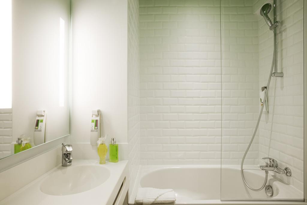 Ibis Styles Buttes Chaumont Paris